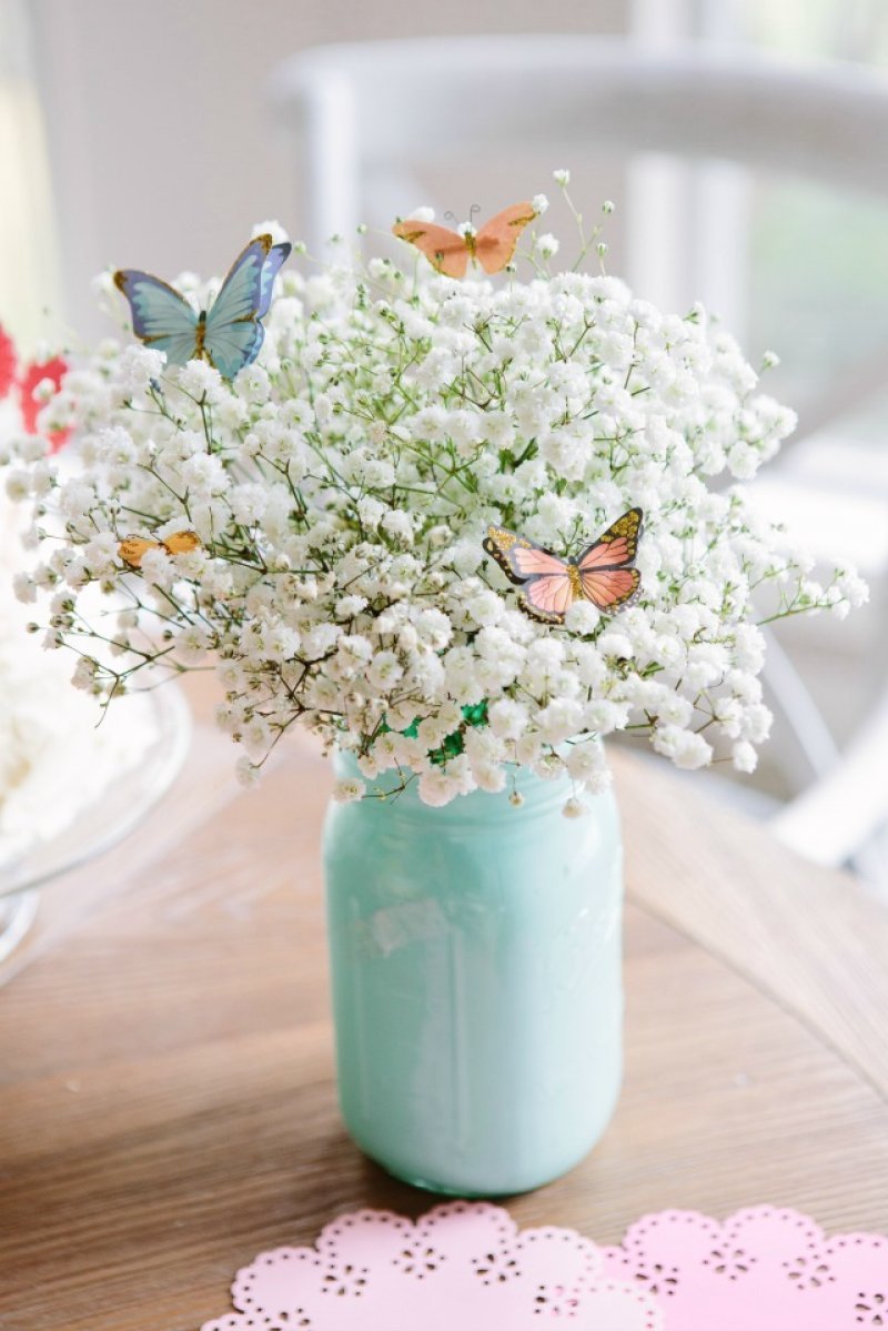 Create a pretty and whimsical look.