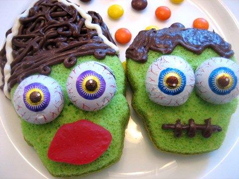 Frightfully Fun Frankenstein Cupcakes from SquawkFox