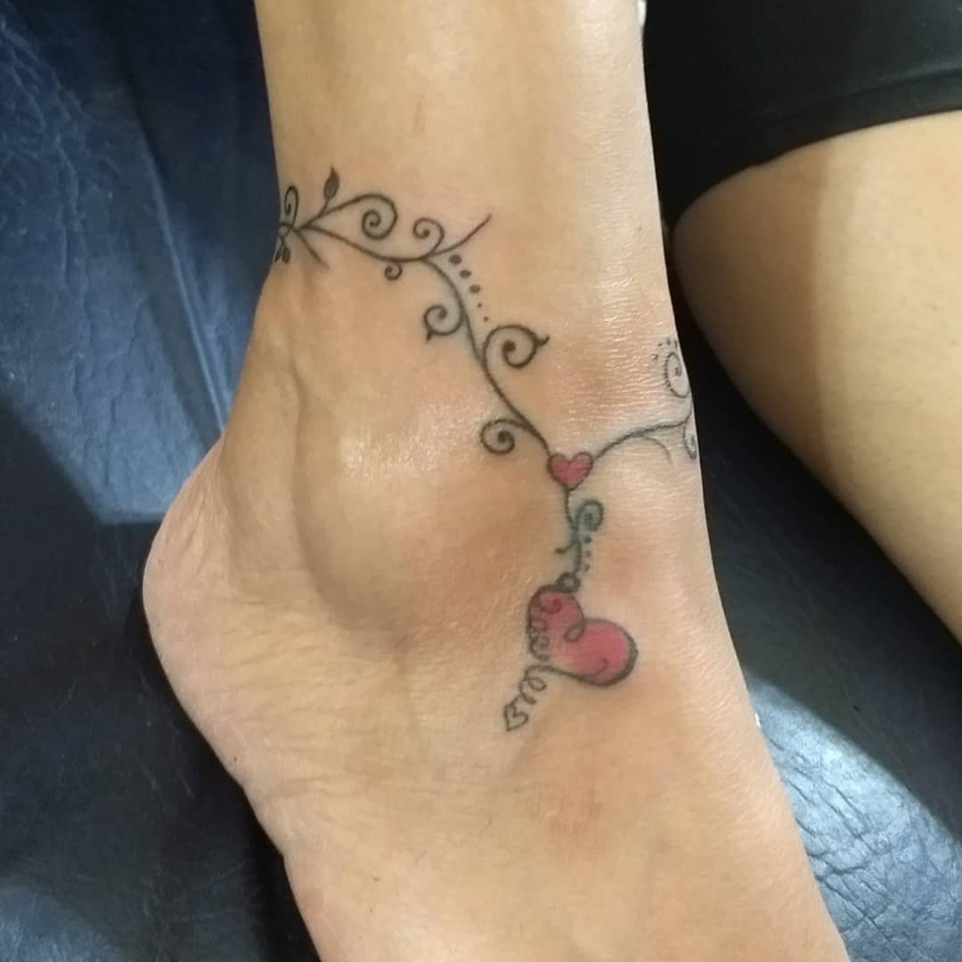 Ankle Bracelet Tattoos to make your legs look graceful