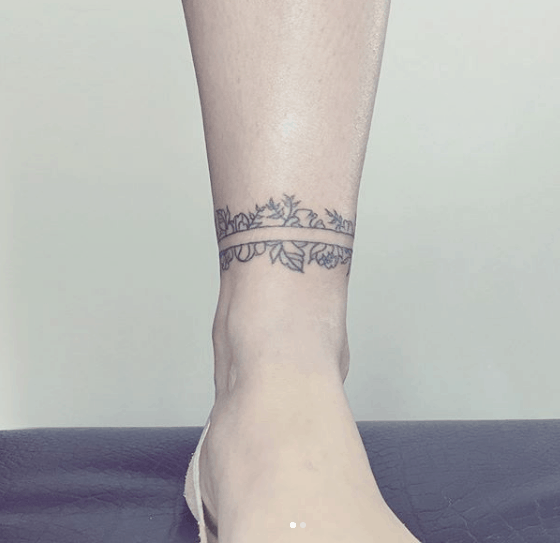 40+ Stylish Ankle Bracelet Tattoo Ideas for a Graceful Look