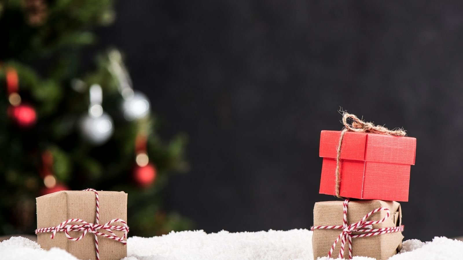 Small Gifts That Will Remind Him of Your Love Everyday