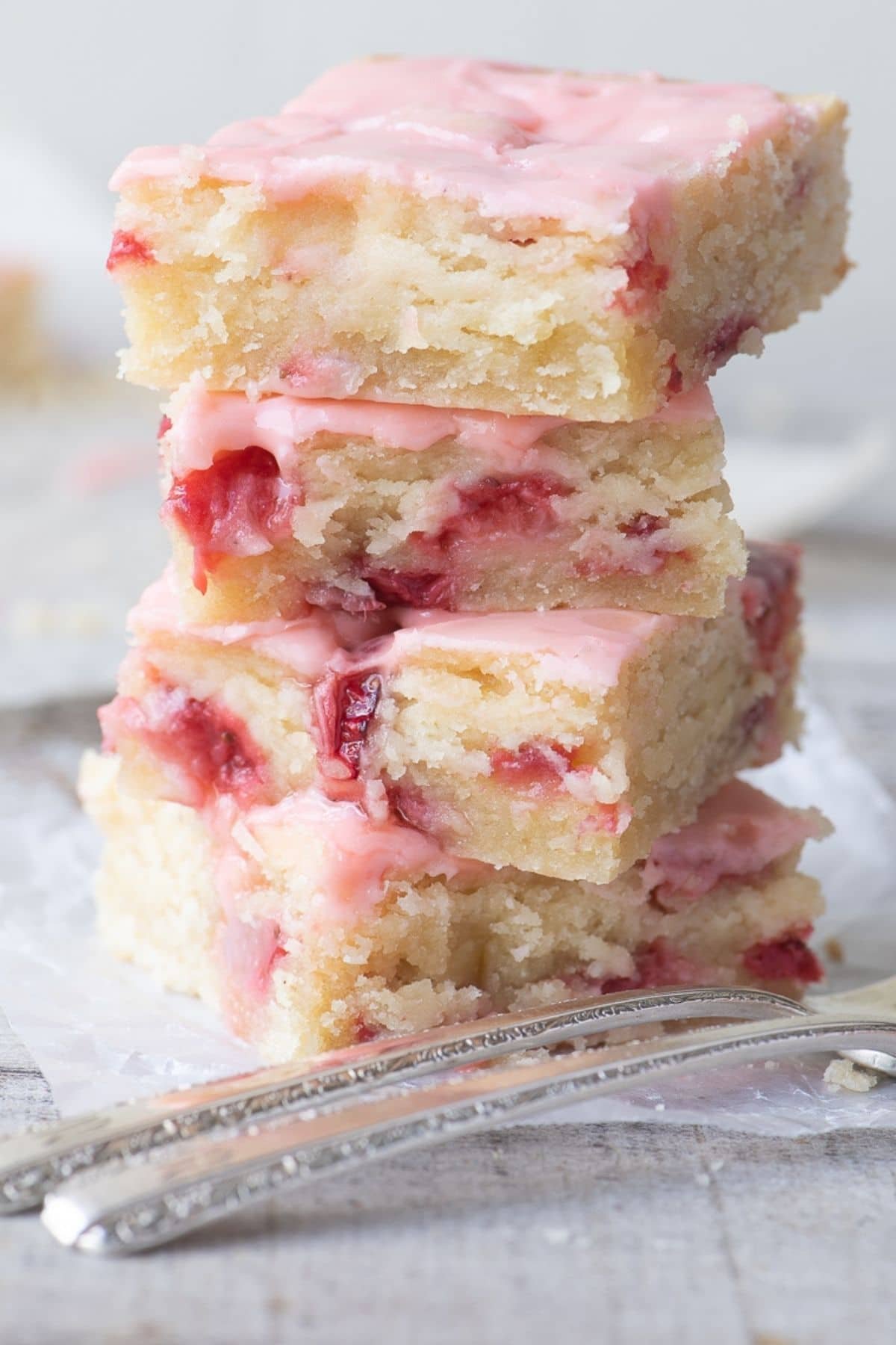 Strawberry Lemon Blondies Bars