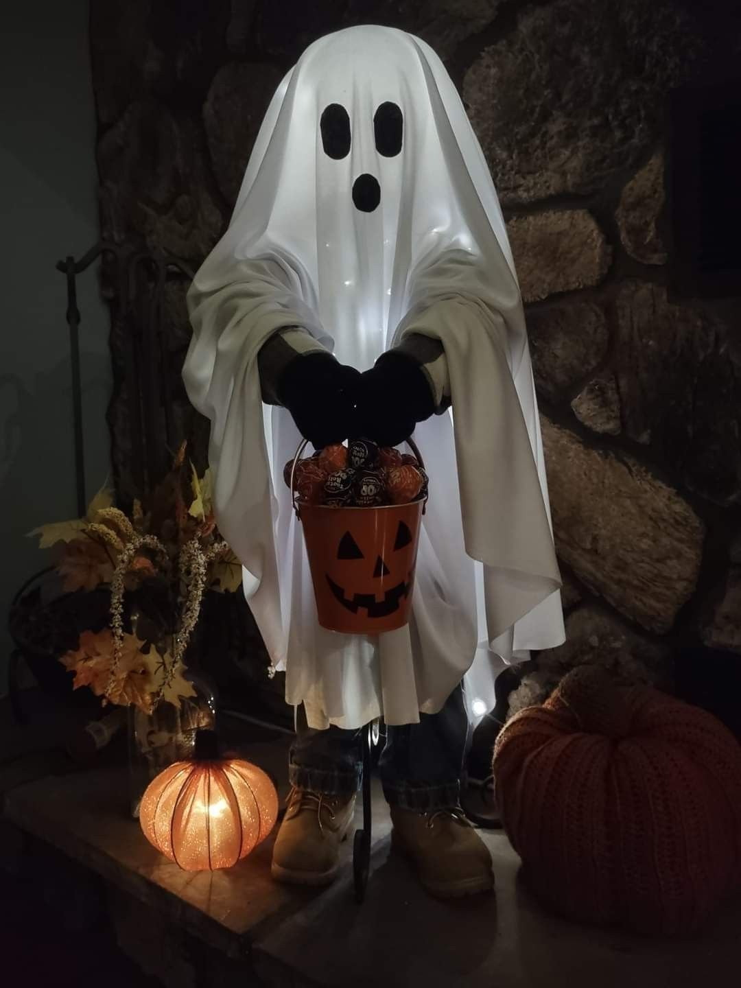 Halloween Ghost Porch Decorations Your Visitors Won’t Forget