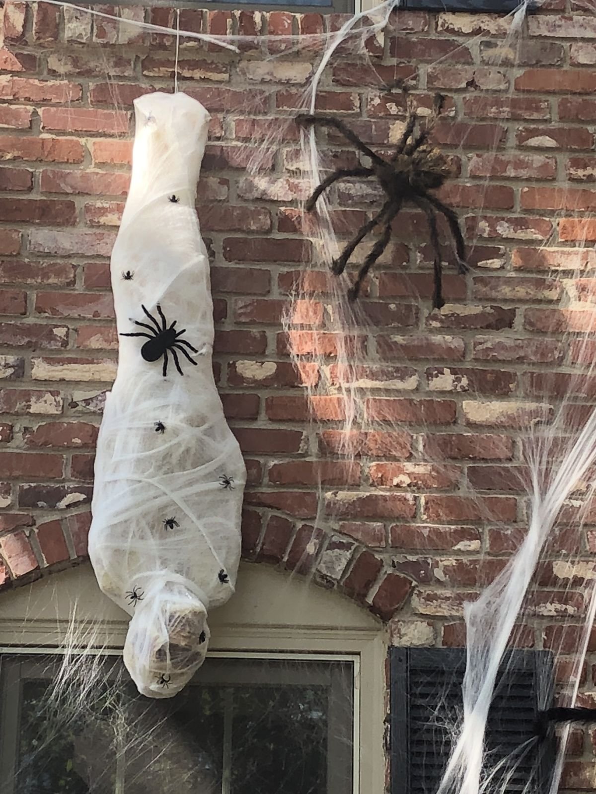 Outdoor Ghost Decorations for a Spine-Chilling Halloween Yard