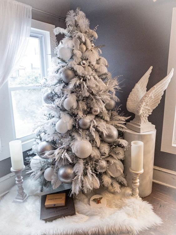 37+ Silver and White Christmas Tree: A Magical Festive Decor