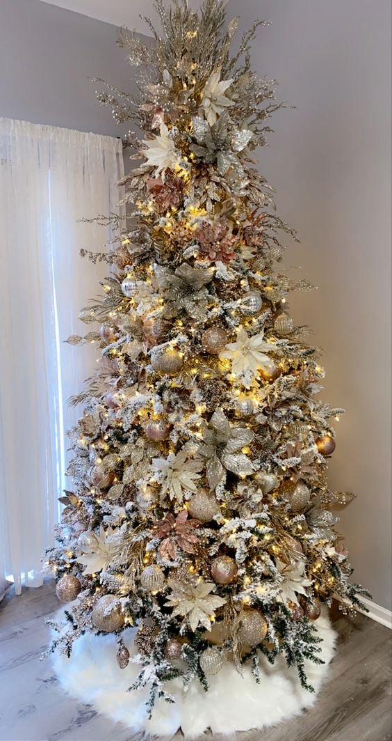 37+ Silver and White Christmas Tree: A Magical Festive Decor