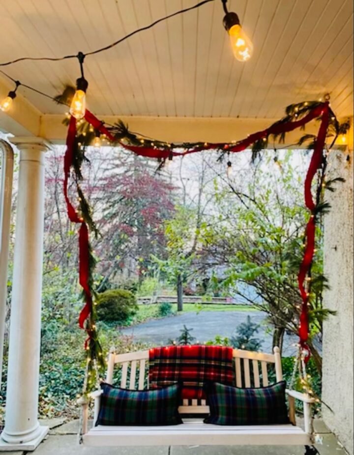 40 Easy and Festive Christmas Porch Decor Ideas on a Budget
