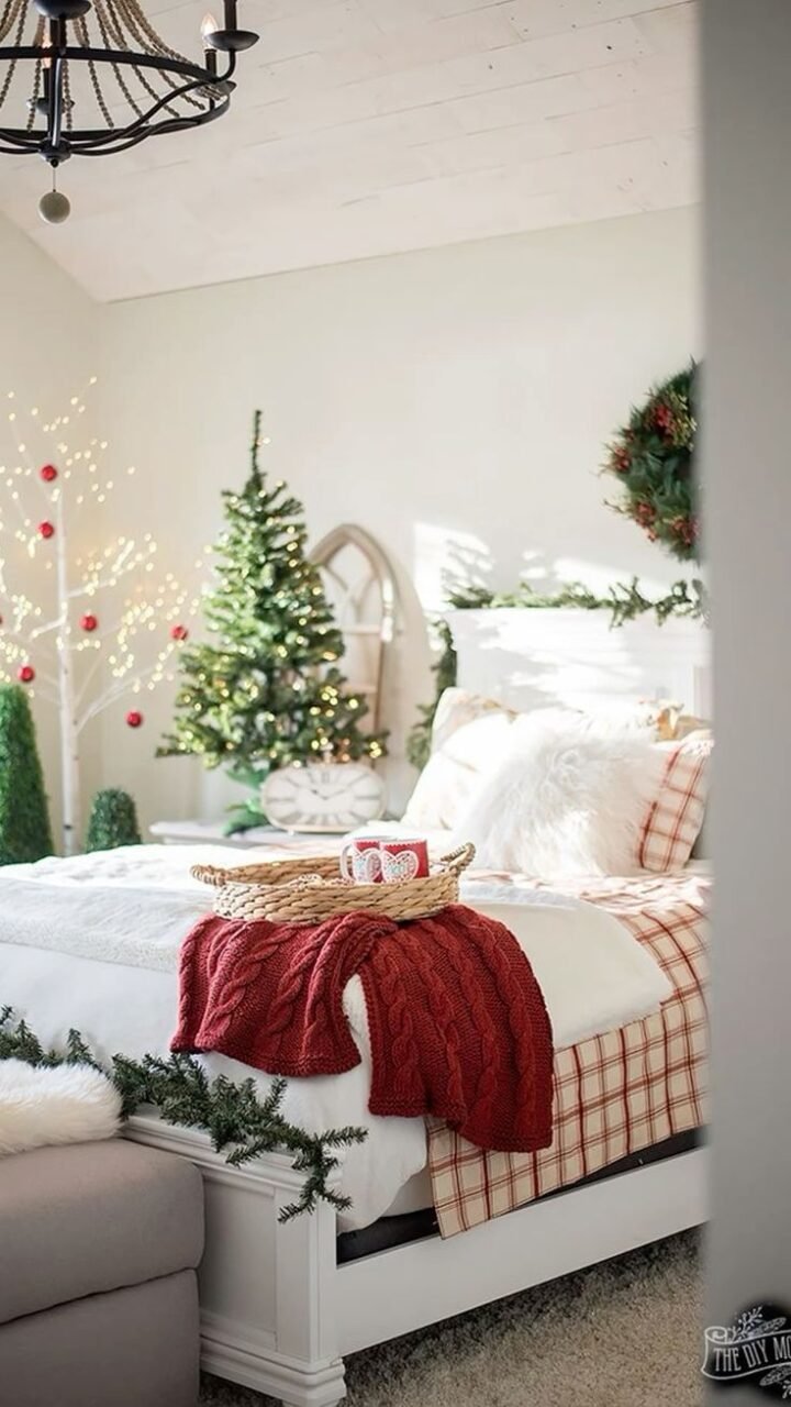 41 Unique and Eye-Catching Christmas Bedroom Decorating Ideas