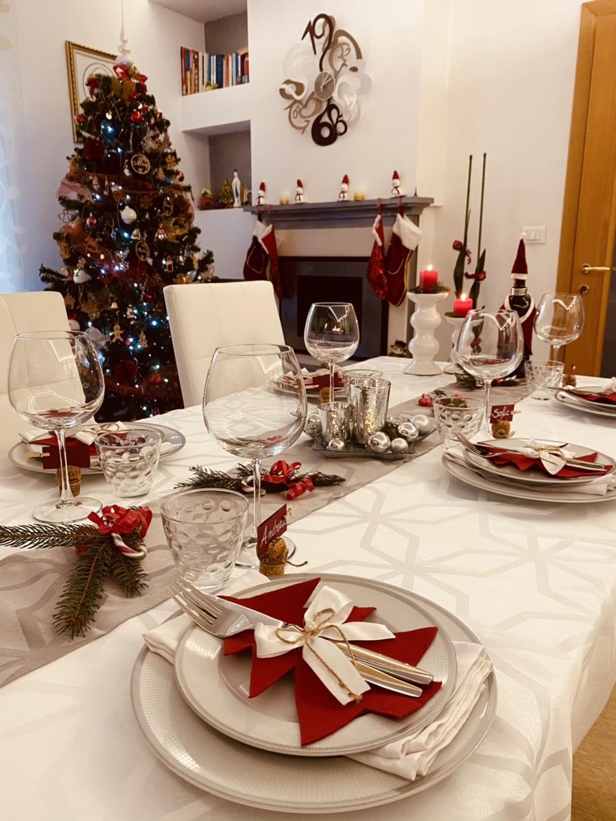 Elegant DIY Christmas Table Decorating Idea