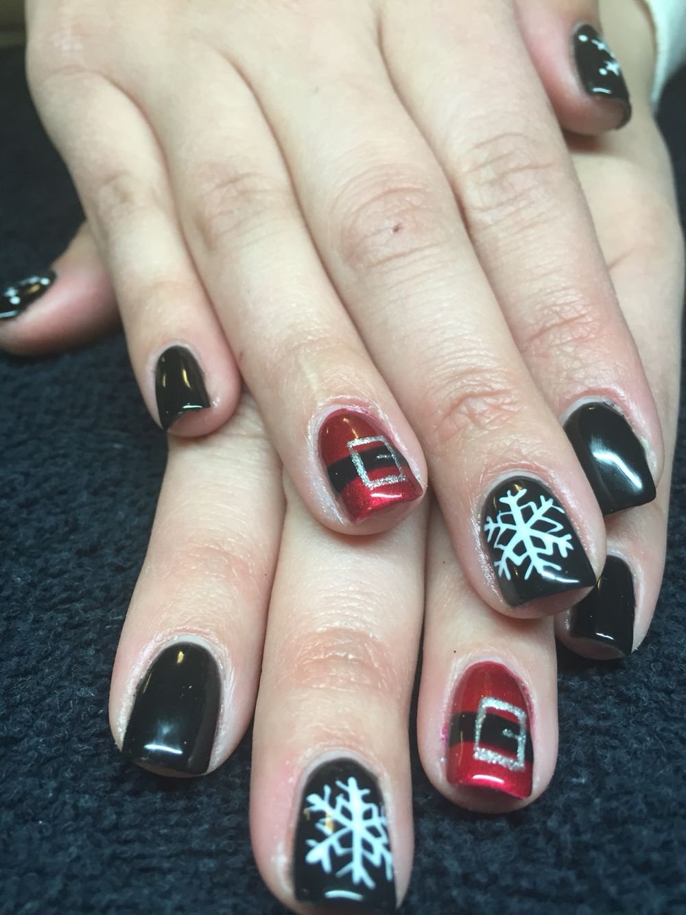 Plaid Christmas Nails
