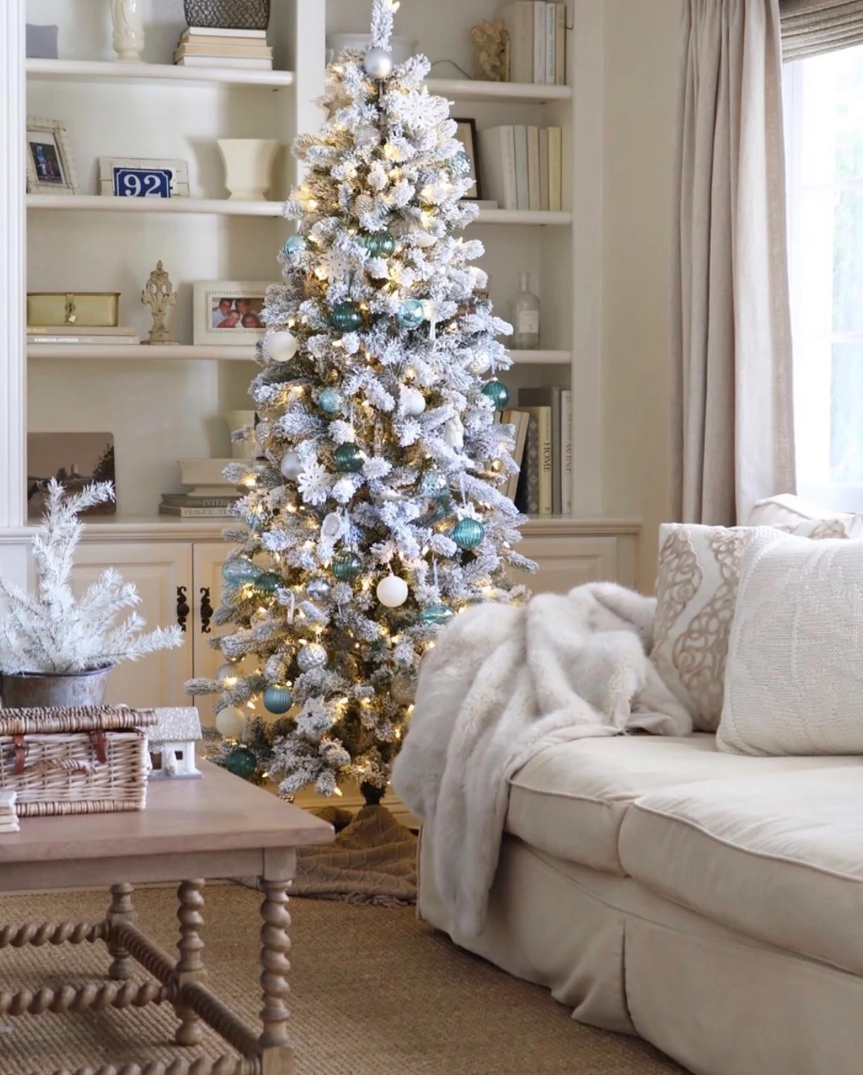 Top 30 Modern Christmas Tree Ideas for 2024