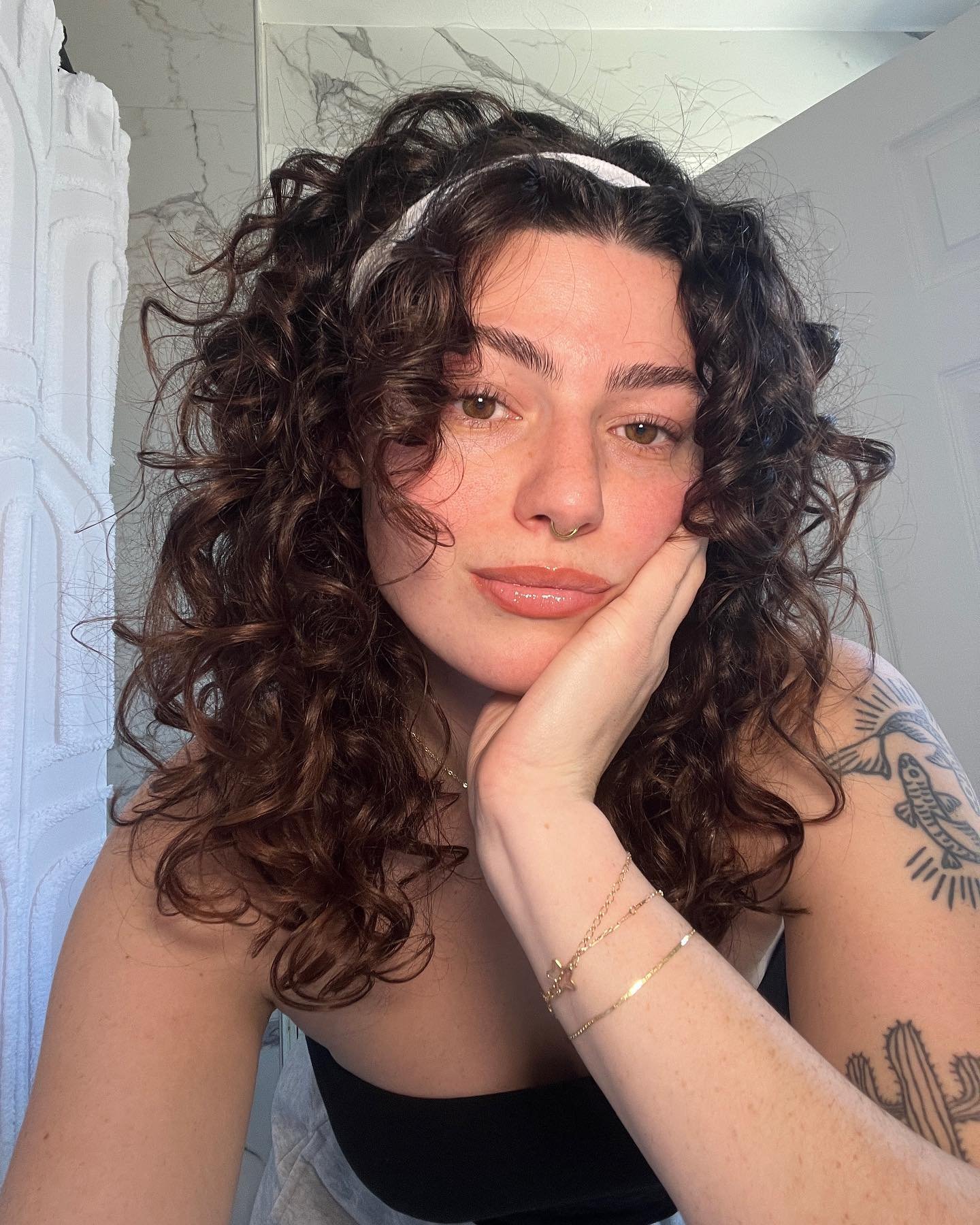 Effortlessly Chic Curly Style