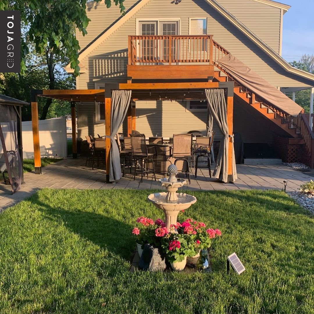 Classic Al Fresco Dining and Relaxation