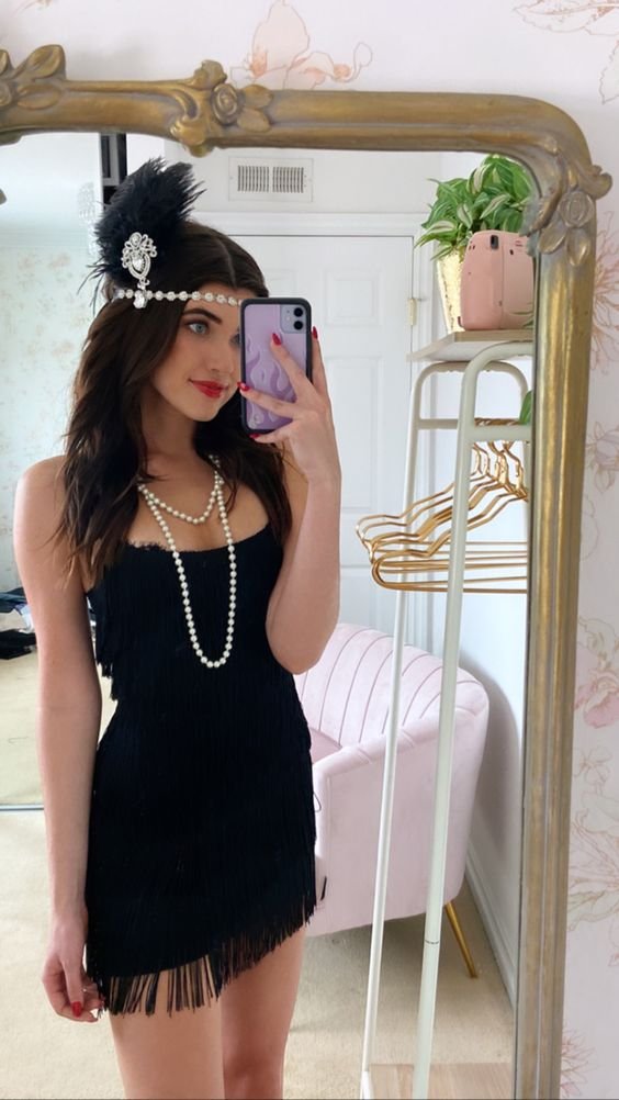 Dressing up as a flapper girl