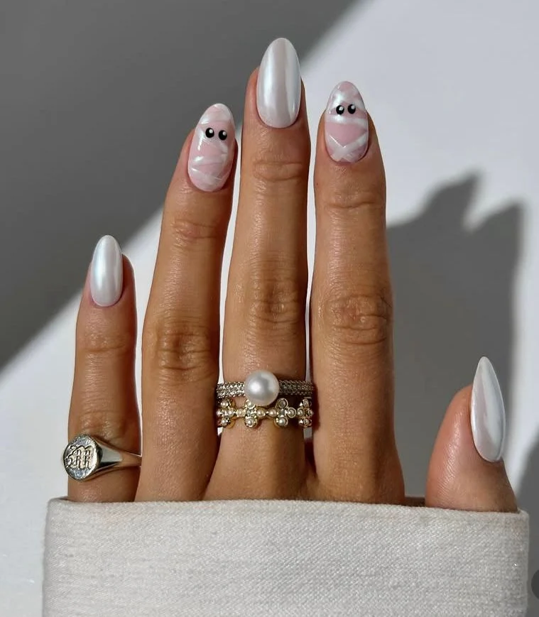 Mummy Nail Art