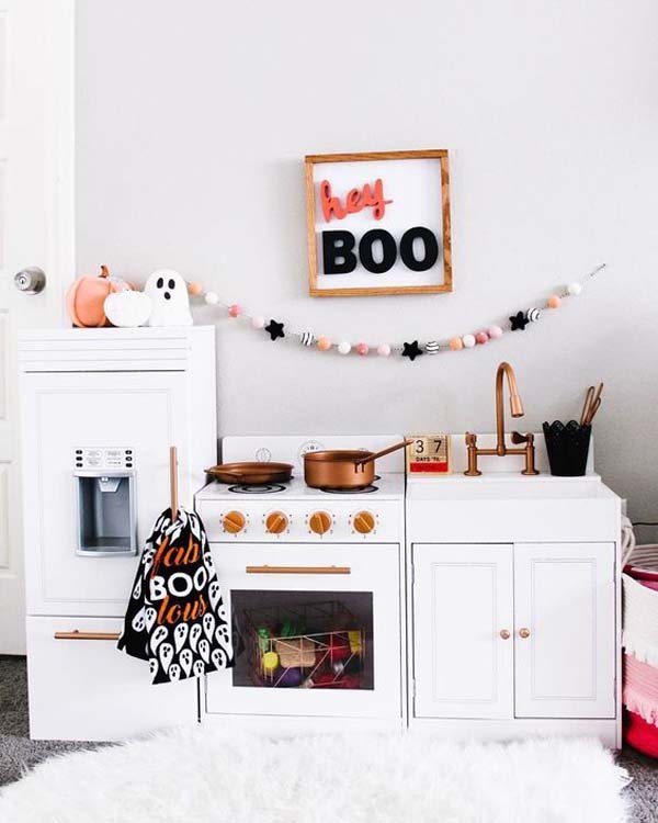 Adorn the Kids’ Room with Halloween Décor