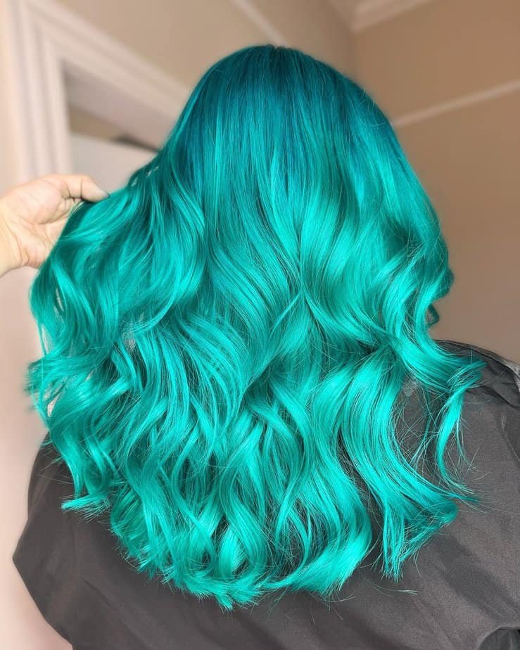 Aquamarine waves