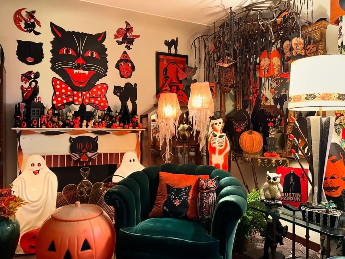 Black Cat Focus for a Superstitious Strain of Bad Luck