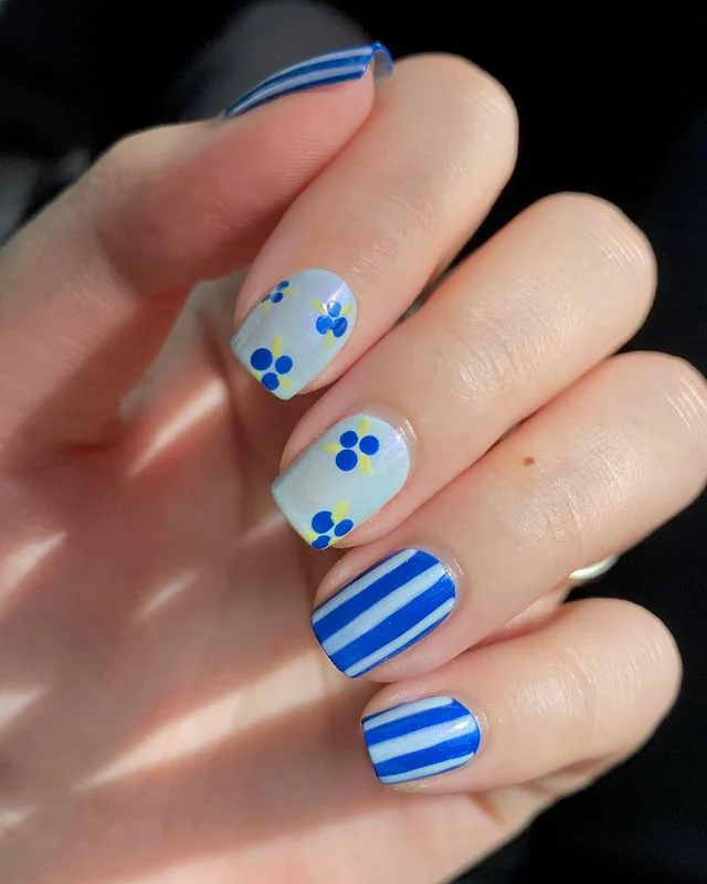 Blue Cinderella Short Stripes Nails