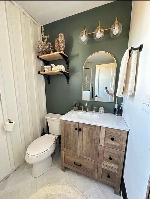 Green accent wall and wooden accents