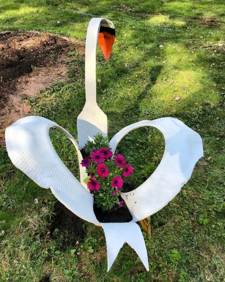 DIY Swan Figure