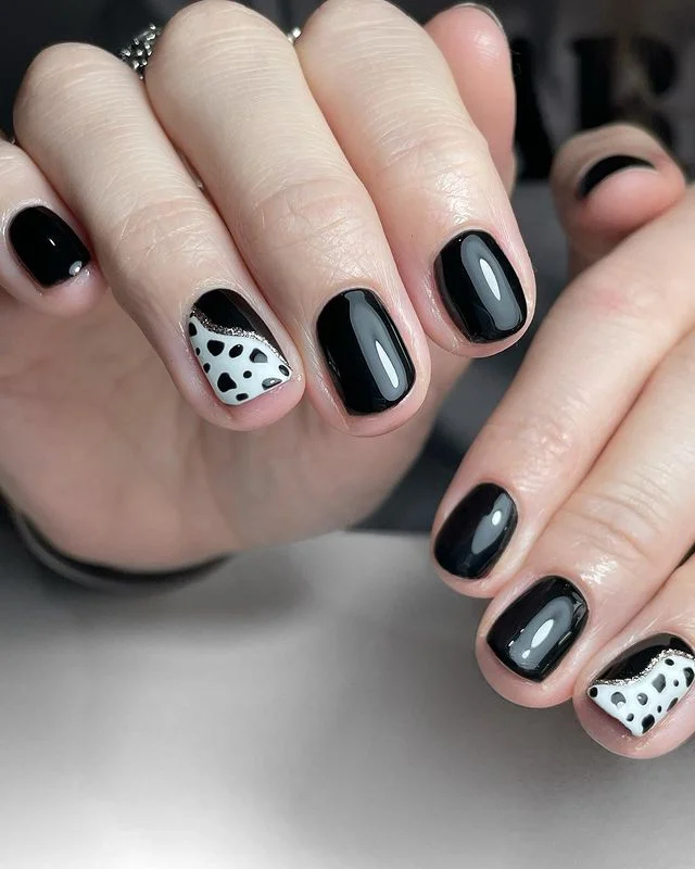 Gel Short Black and White Nails