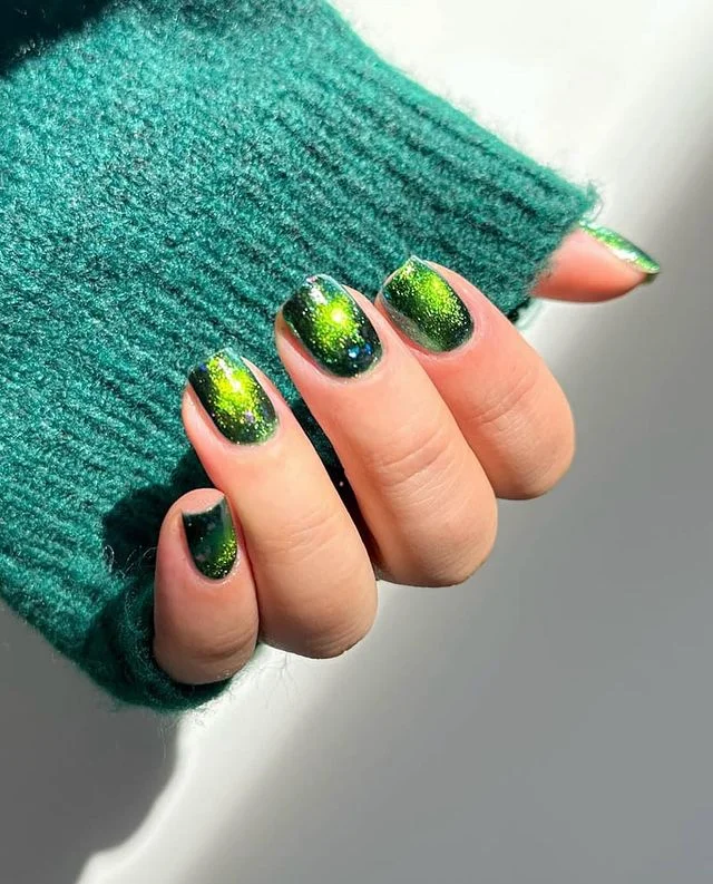 Green Short Magnetic Nails Polish