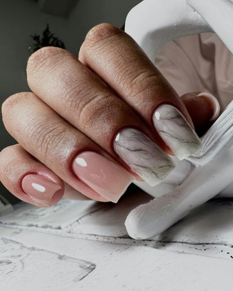 Minimal Marble Nail Design