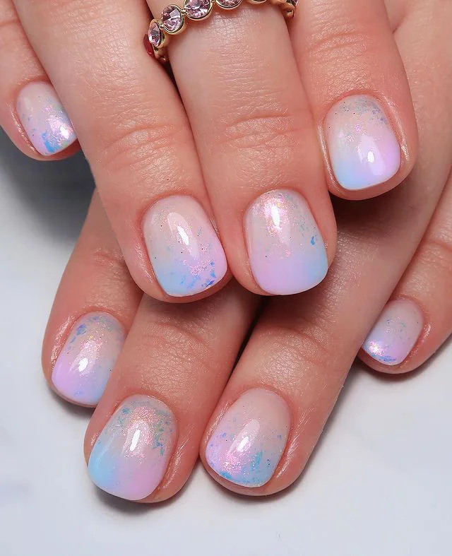 Ombre with Flakes Short Nails