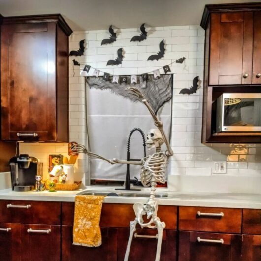 10+ Spooky Halloween Kitchen Decor Ideas to Try This Year