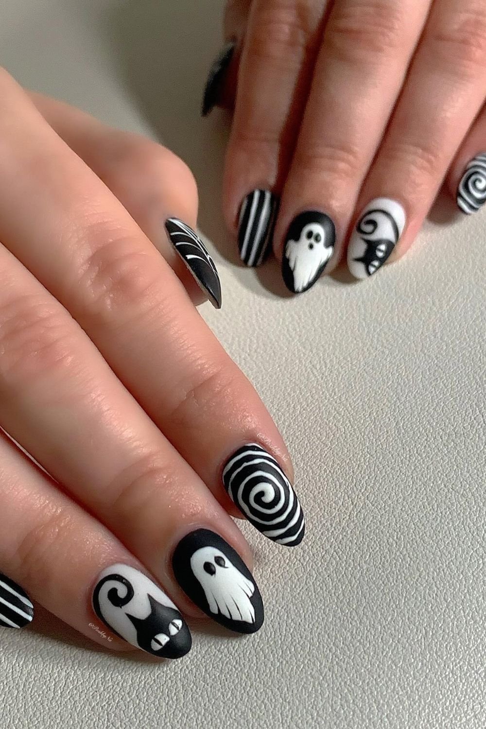 Spiraled Ghost Noir
