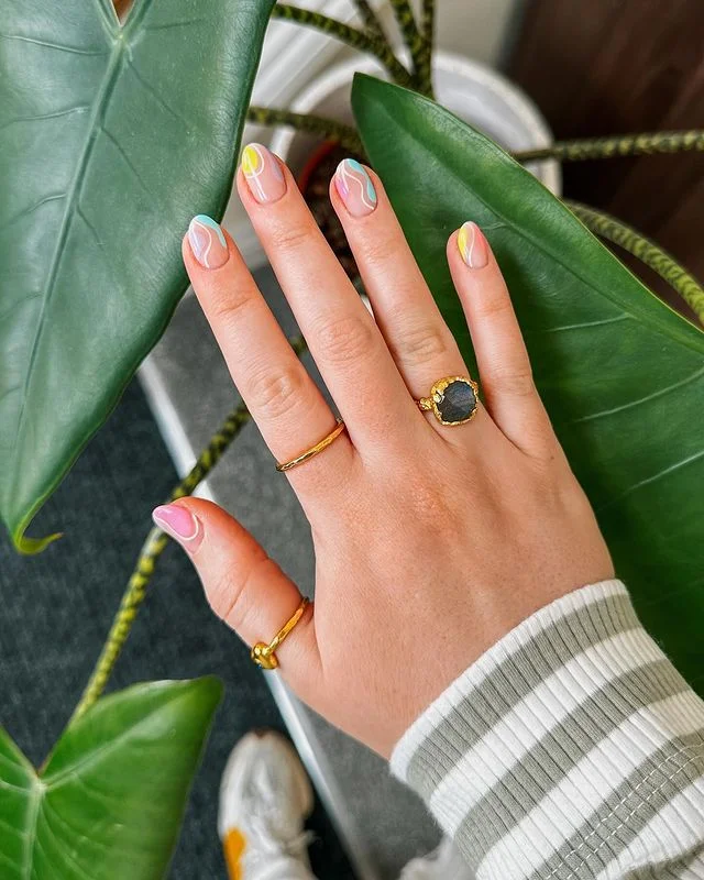 Swirl Short Gel Nails