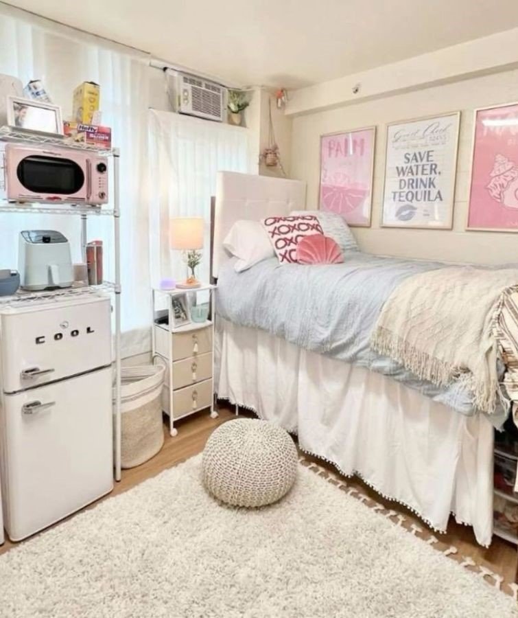 Try a Colorful Coastal Dorm Look