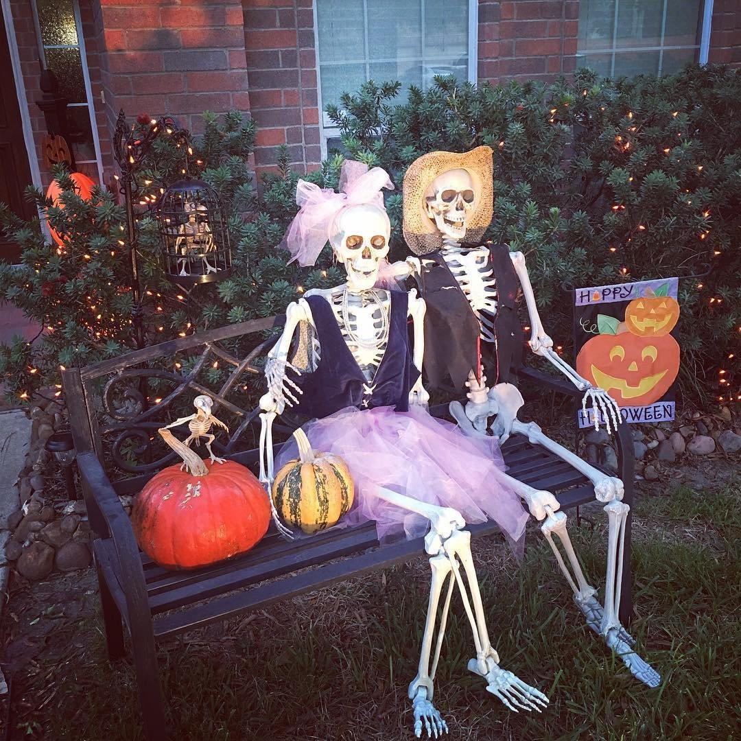 Life-Size Skeleton Scene