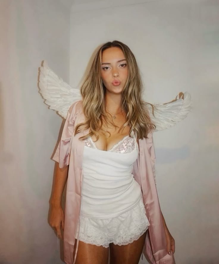 VICTORIA’S SECRET ANGEL