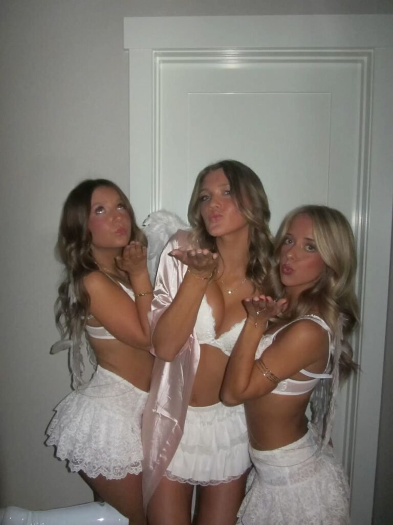 VICTORIA’S SECRET ANGELS