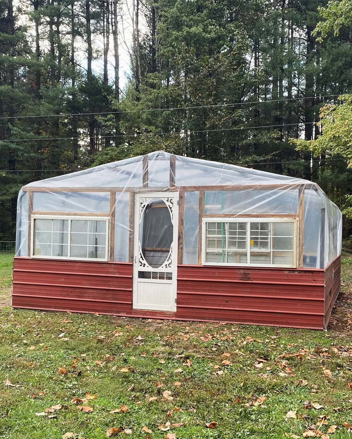 Barn-style Greenhouse With Nylon