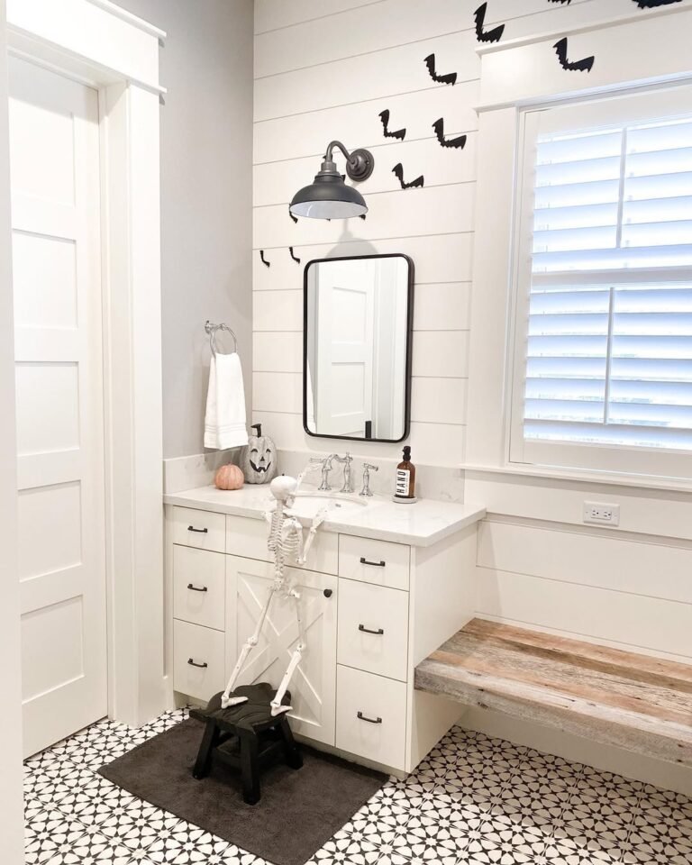 Little Skeleton Learns To Wash Up