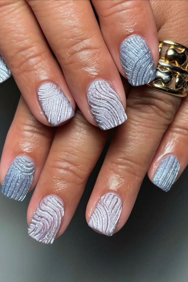 Nail Art with Frosted Waves